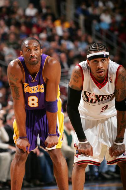 Scontro tra titani: Iverson e Kobe Bryant, marzo 2005 (Nba/Getty Images)